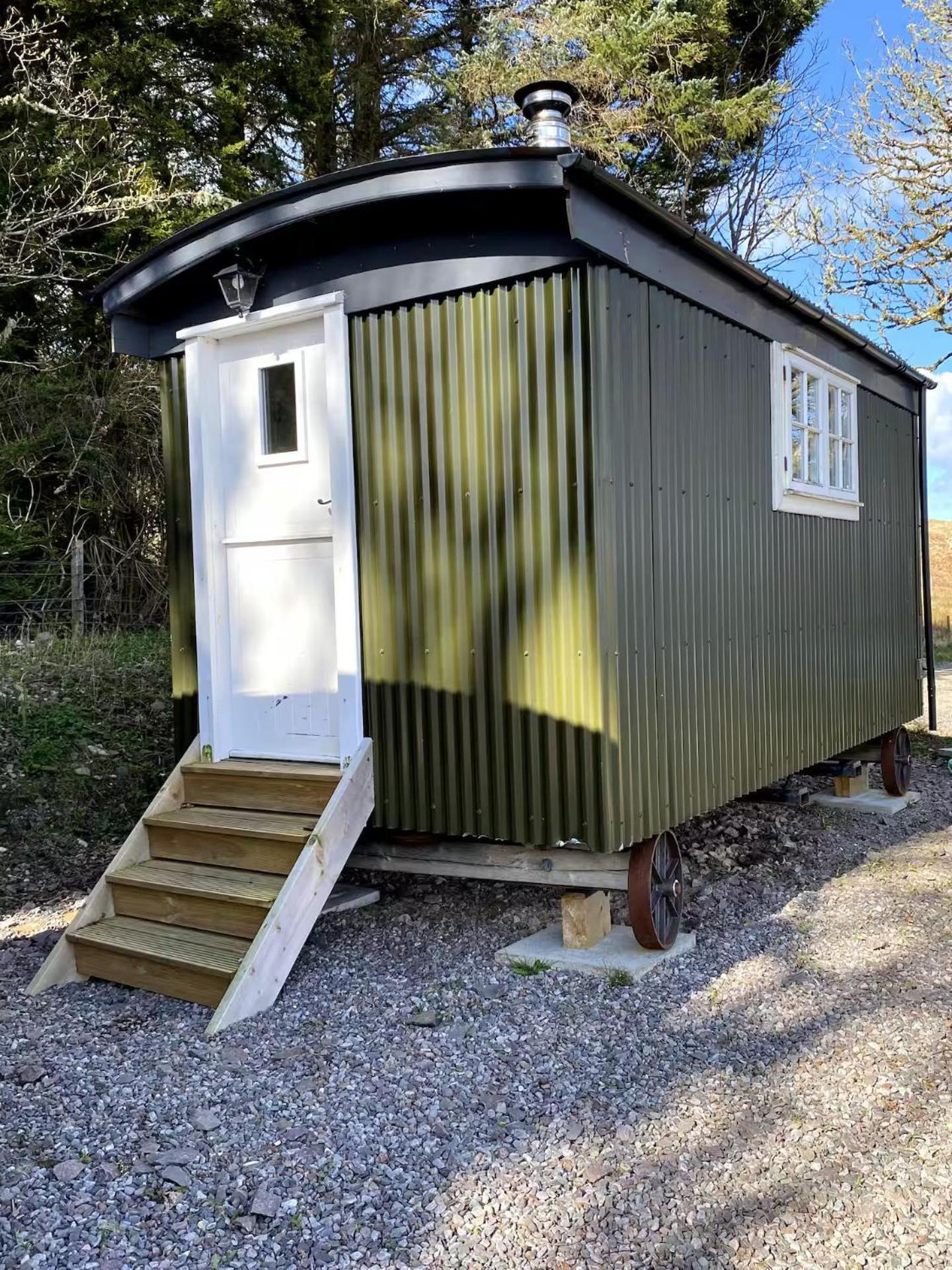 Corry Lodge Estate - Sheperds Huts Or Container Stays With Sea View ברודפורד מראה חיצוני תמונה