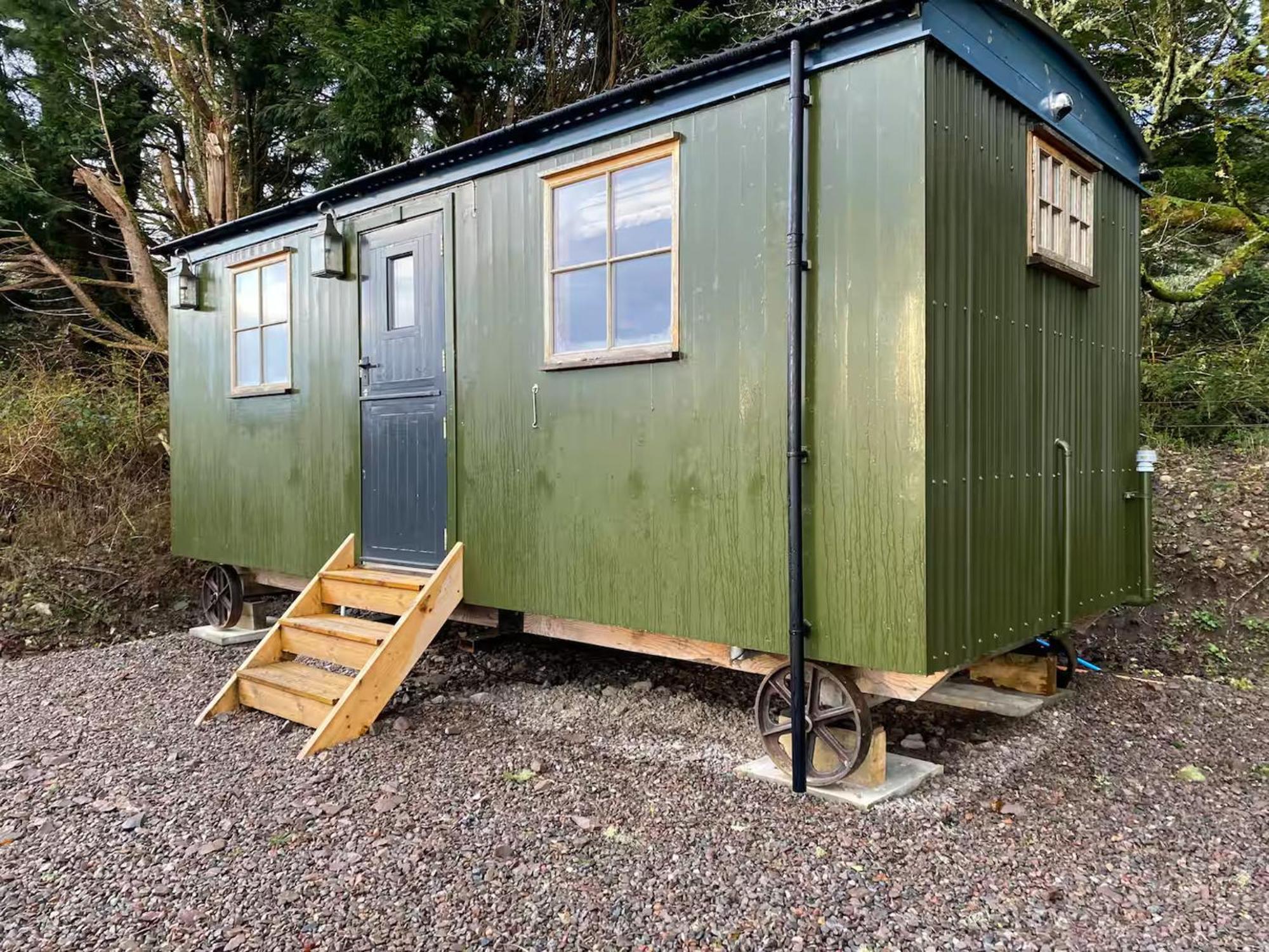 Corry Lodge Estate - Sheperds Huts Or Container Stays With Sea View ברודפורד מראה חיצוני תמונה