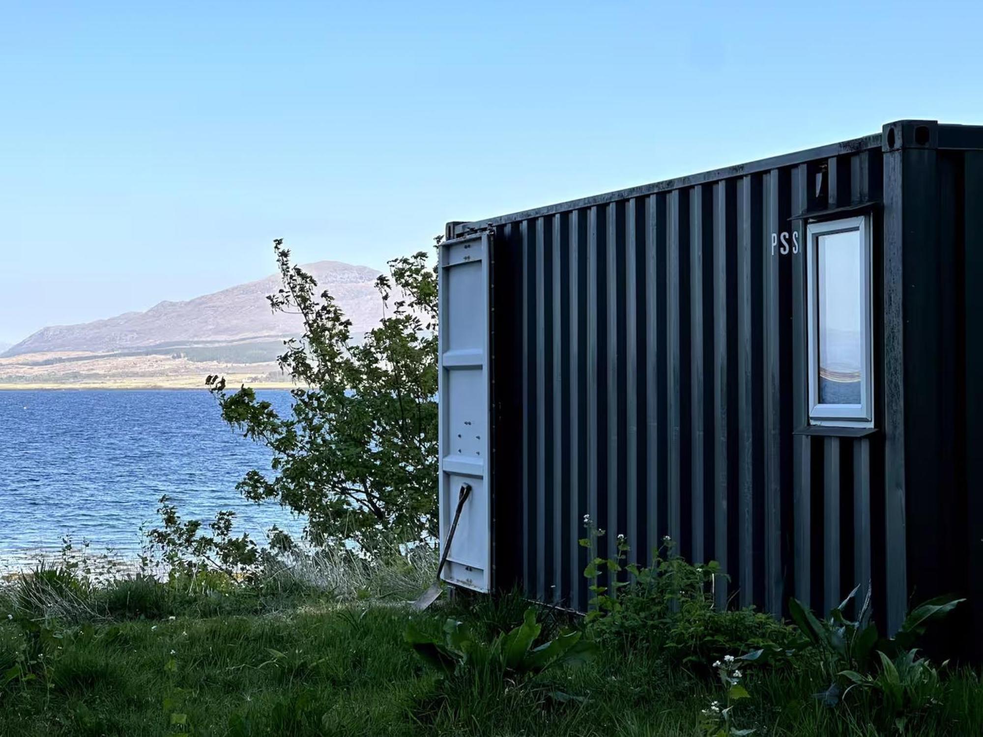 Corry Lodge Estate - Sheperds Huts Or Container Stays With Sea View ברודפורד מראה חיצוני תמונה