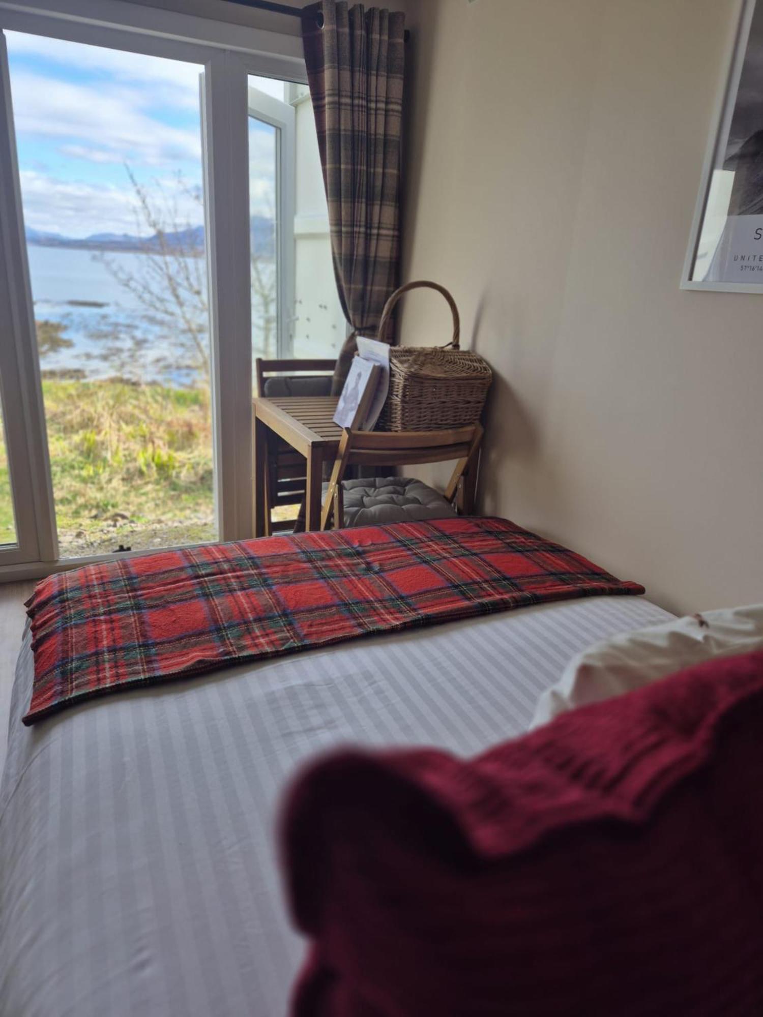 Corry Lodge Estate - Sheperds Huts Or Container Stays With Sea View ברודפורד מראה חיצוני תמונה