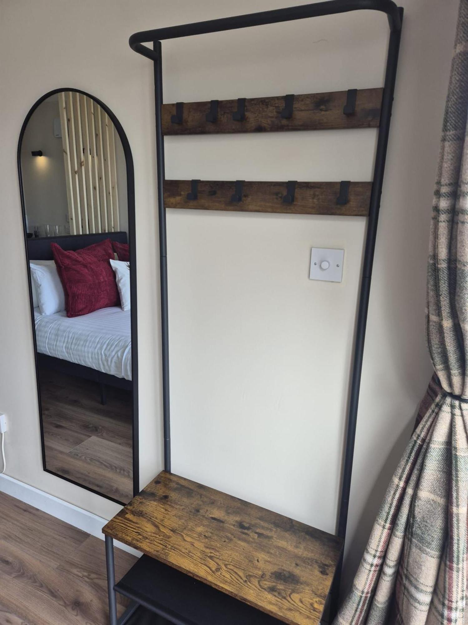 Corry Lodge Estate - Sheperds Huts Or Container Stays With Sea View ברודפורד מראה חיצוני תמונה